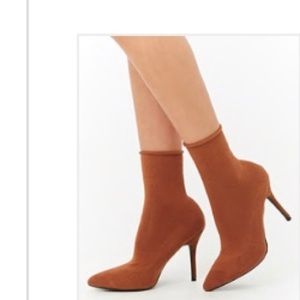 Chestnut sock booties NWT and box!